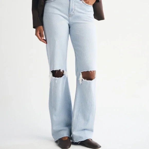 Abercrombie & Fitch 90s Curve Love Relaxed Straight Leg Jeans - Picture 2 of 7